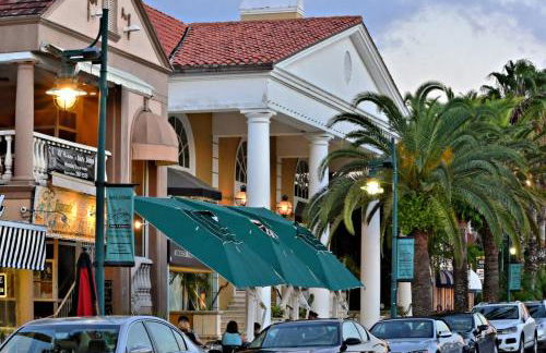 Walkable to Beach, Restaurants, Entertainment! - Photo 36