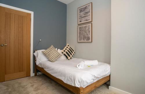 2BD Loft Style Apt - Edinburgh - Free Parking - Pass the Keys - Foto 41