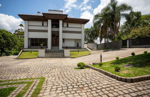 Refúgio de Luxo e Piscina à beira do Passaúna - Photo 3