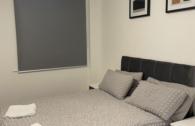 2 Bedroom Luxury Apartment in Barking - Photo 4