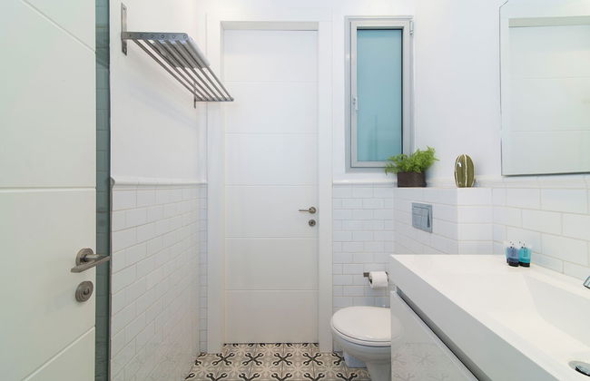 Bauhaus Boutique by TLV2rent - Photo 68