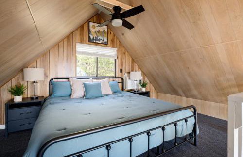 Lofted chalet cabin w hot tub fire pit & views - Foto 18