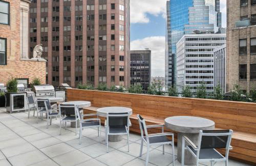 FiDi Studio w Residents Bar Golf Simulator Gym NYC-271 - Photo 14