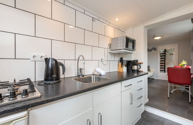 Charming Beach Getaway - Photo 6