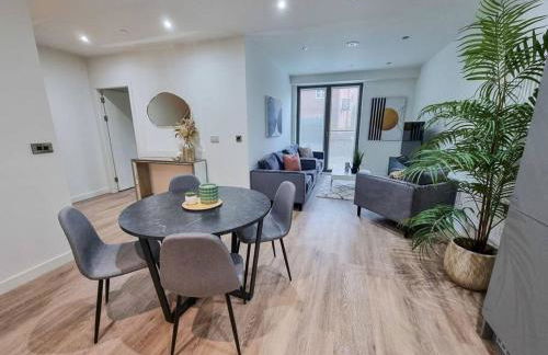 Stunning 4-bedroom Townhouse with Free Parking - Foto 2