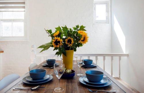 Modern Family Home in London Close to Amenities and Train - Foto 9