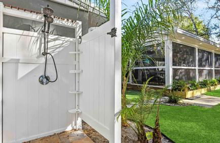 The Surf House: Stylish 2BR Haven - Foto 35