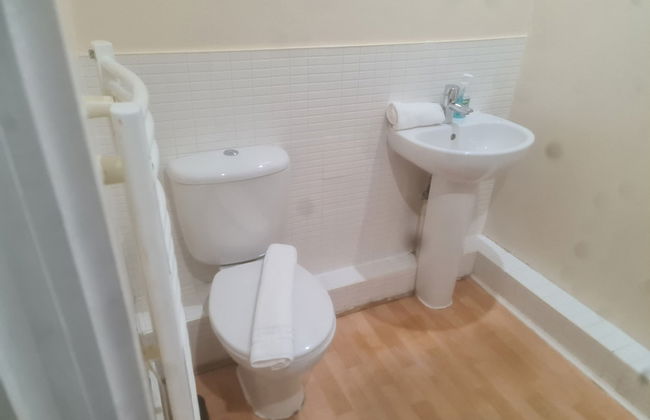 Remarkable 1-bed Apartment in Romford - Photo 24