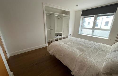 1 bedroom city centre apartment with free parking - Foto 9
