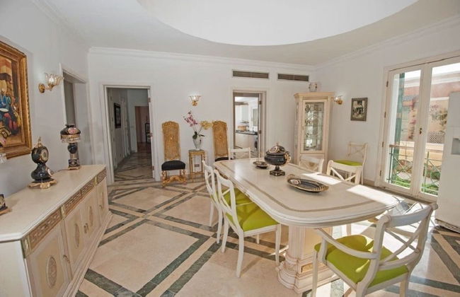 Chic 4-Bedroom White Villa for Rent in El Gouna Egypt - Foto 7