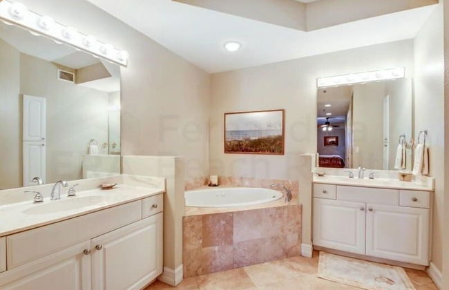 Deluxe Condo at the heart of Main Beach by RedAwning - Foto 14