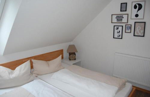 Ela's Hof - Trollblume - Foto 4