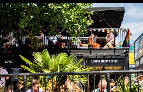 Modern Spacious 1 Bed Apartment with Free Parking in Trendy Inner London Suburb 15 mins walk to Victoria Line Underground then 20 mins to Oxford Street "West End of London" or 10 mins walk to Overground and 10 mins to London Liverpool St "City of London" - Foto 37