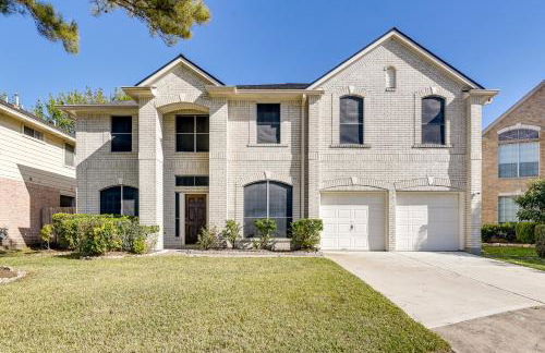 3,500-Sq-Ft Retreat with Private Yard in Sugar Land! - Photo 1