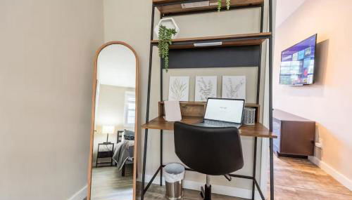 Sleeps 6-Full Kitchen-4 Beds-Big Couch-OfficeSpace - Foto 1