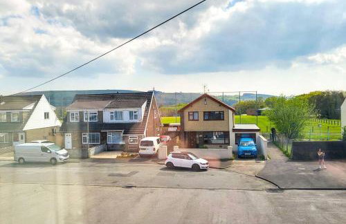 Lovely & modern 2-Bedroom Flat above shop in Tonteg - Foto 6