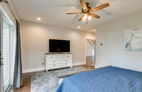 Steps From Oneida Lake Spacious Gem with Game Room! - Foto 13