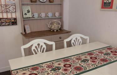 COZY Apartment 4 - Photo 10