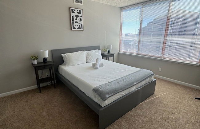 Prime Location for Business Stay - Photo 2