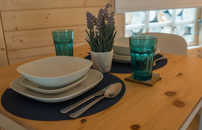 1-bed Cabin, 2 Adults, Outdoor Bath & Wood Burner - Photo 5