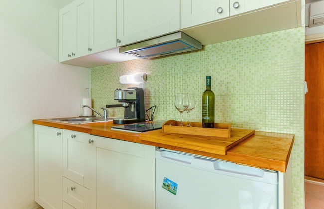 2-bdr apt With Shared Garden, 3 min Walk to Beach - Foto 12