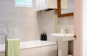 Autumn Breeze - 2BR - Sofa Bed - WiFi - Free Parking - Central - Didsbury - Photo 23