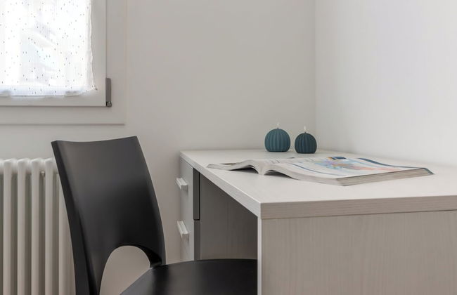 Charming Home - Photo 35