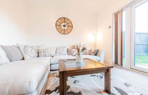 Family-Friendly 4-Bedroom House in Moston with Parking and Garden - Foto 1