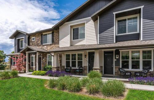 Spacious 2-Story, Pet&Fam Friendly, WFH, Gym&Pool - Foto 49