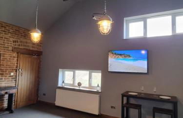 Two Bedroomed Loft Apartment - The Old Drill Hall Ryde - Photo 8