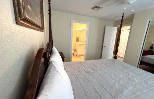 Bright and Spacious 2 Story Condo - Foto 16