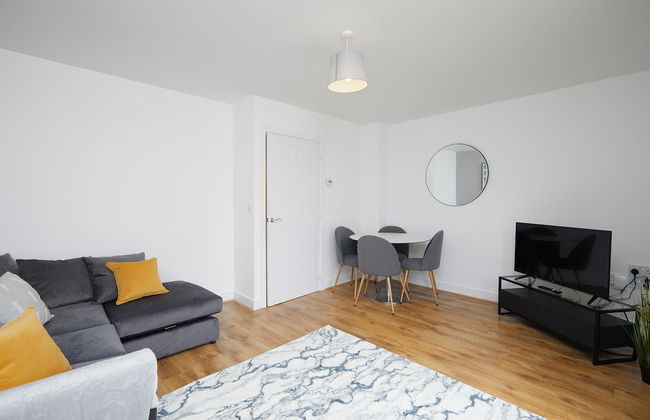 3 Bedroom Large House - Train Station - Photo 16