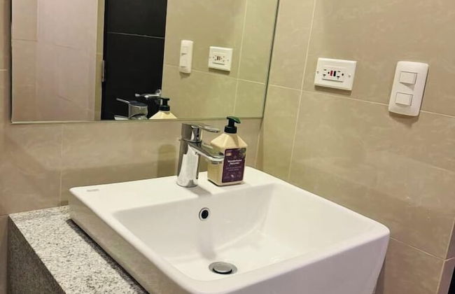 Andi and Frances' Place at BGC - Photo 14