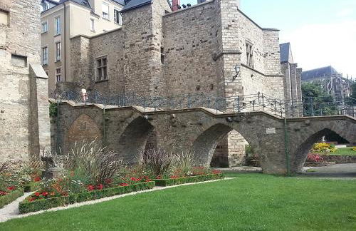 Petite Maison Romantique au calme, Cœur Historique, vue Ville et Jardin - Foto 30
