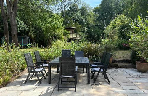 Splendid, spacious 7 Bedroom holiday home with Hot Tub - Isle of Wight - Photo 9