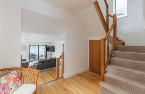 Creek View - A Tranquil Waterside Retreat with a Touch of Luxury and Pontoon - Photo 15