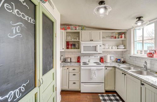 Retro Retreat in Llano with Screened Porch! - Photo 8