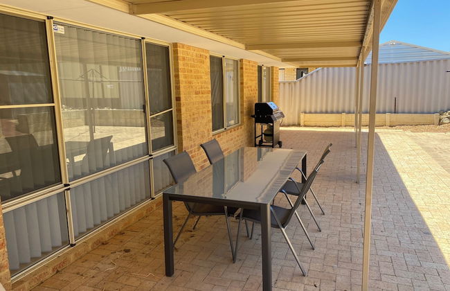 Ocean Keys Family Accommodation - Photo 13