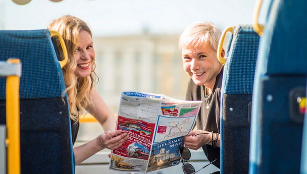 A punto de empezar la ruta a bordo del autobús