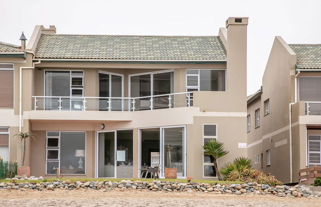 Blue Pearl - situated right on the beach - Foto 35