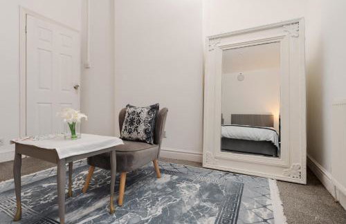 Modern 3-Bedroom Home in-Steps from Crown Point - Foto 11