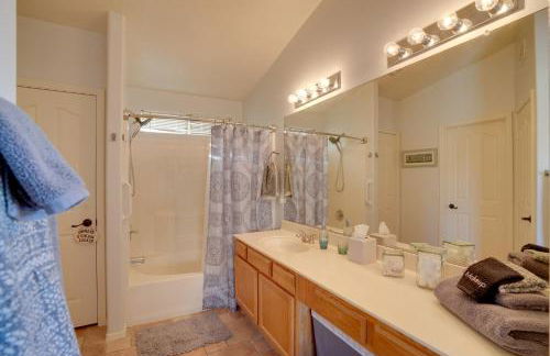 3 Mi to Surprise Stadium! Retreat with Putting Green - Foto 16