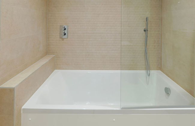 Luxury Manchester Apartment - Blue - Photo 13