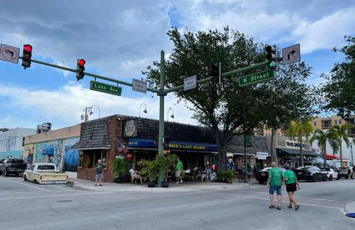 Jungle Cottage with luxury pool, hot tub and more! - Photo 43