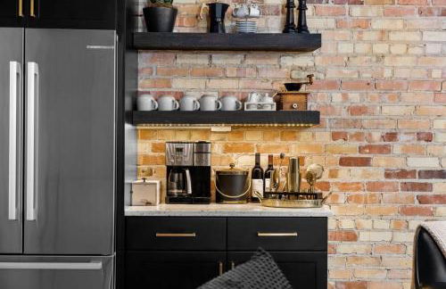 Luxury TC Loft: Historic Condo! - Foto 15