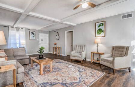 Mins from Parks Hiking & Dining- Brick Bungalow - Foto 24