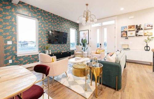 Designer Single Family House-Rooftop- Hot Tub - Foto 21