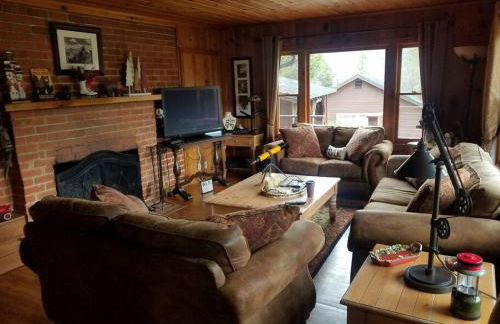 Uncle Grizz's Cabin...get intouch with nature - Foto 51