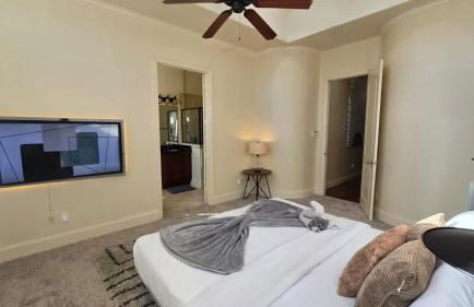 Game & Soak Retreat 3BR Private Jacuzzi Pool Table - Foto 13