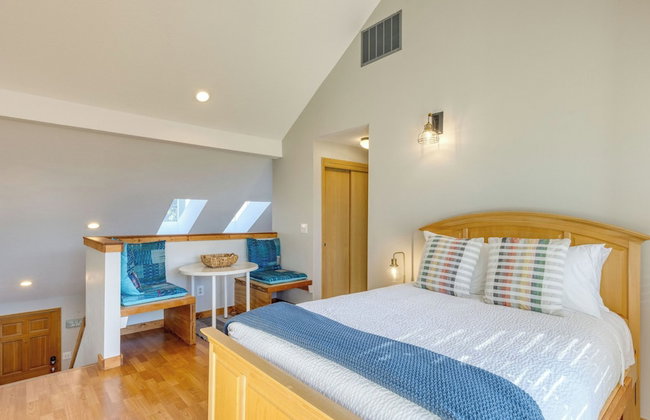 Royal Canoe by Avantstay Walk to the Shore + Cozy Fireplace - Photo 126